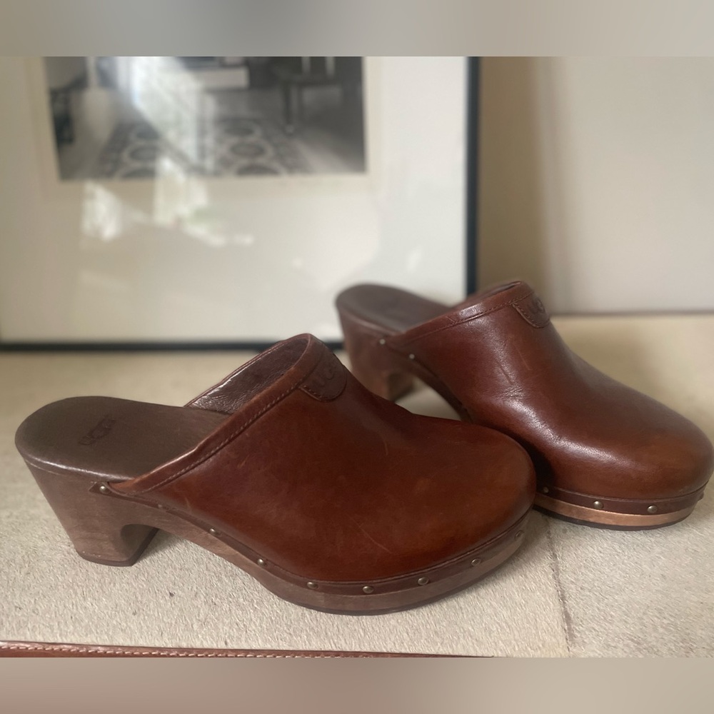 Women's Brown Leather Ugg Clogs